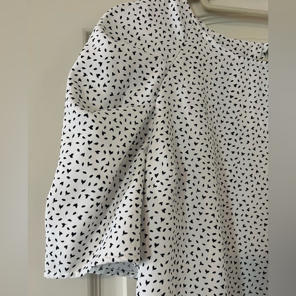 Banana Republic Rich White Small Black Patterned Blouse Women’s Size Medium - Picture 10 of 15